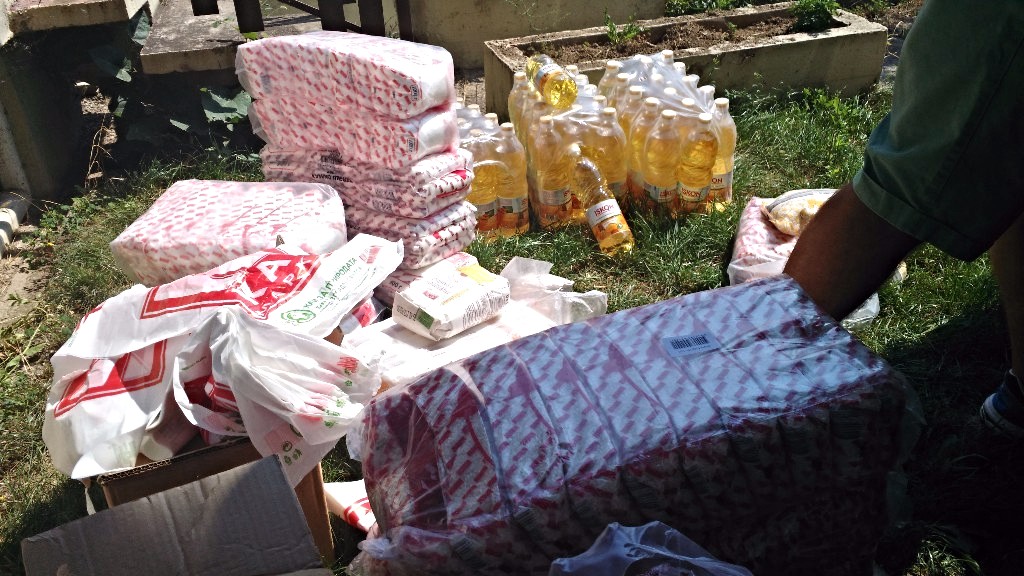 Aici, ne pregăteam să facem pachete pentru oameni.